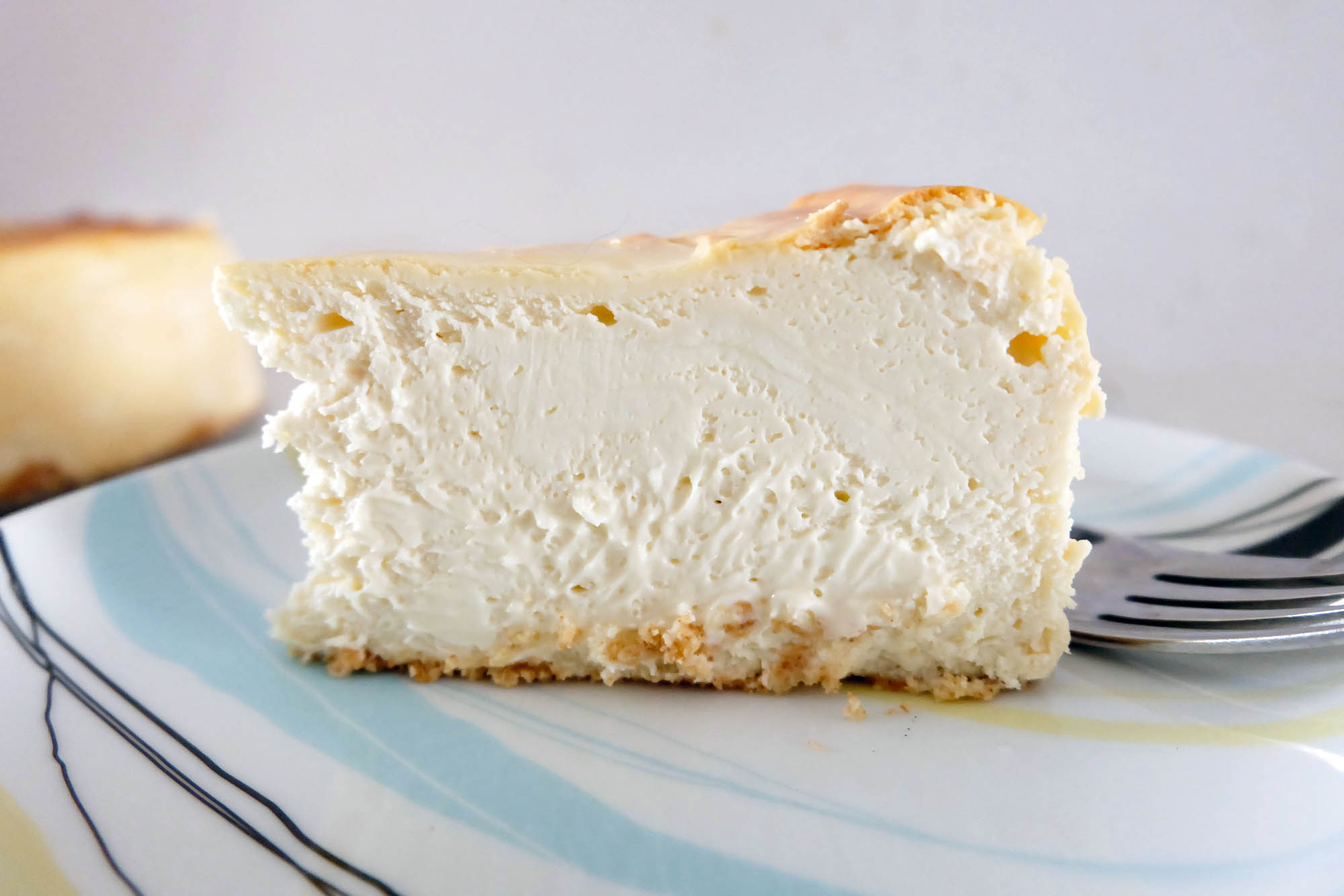 cheesecake-side-slice-1-flaky-bakers