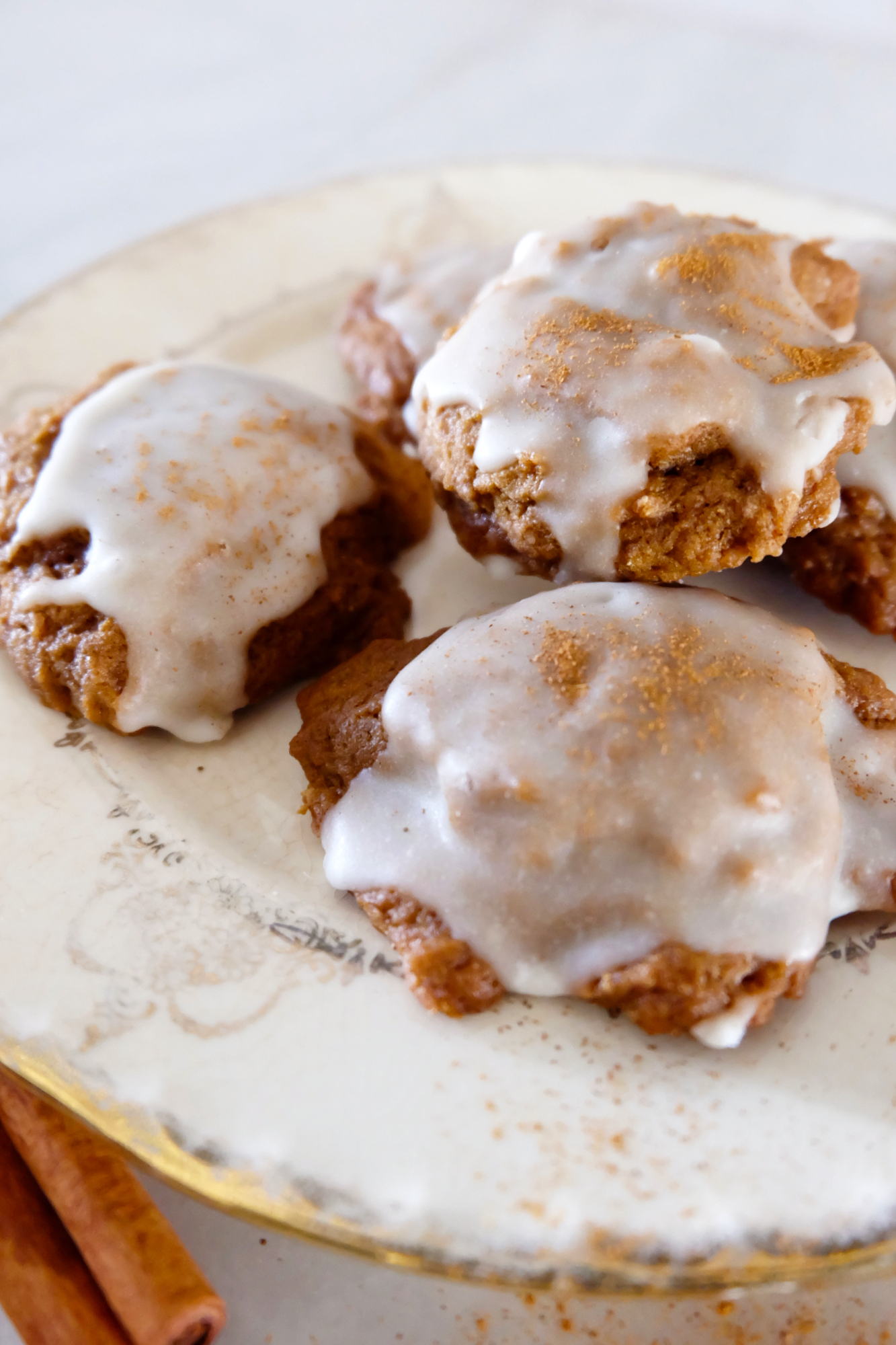 iced-spiced-molasses-cookies-baked-vert-flaky-bakers